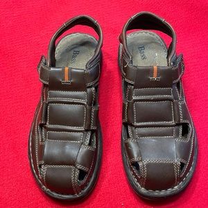 Bass-Fisher Boy’s brown Sandals size 6M